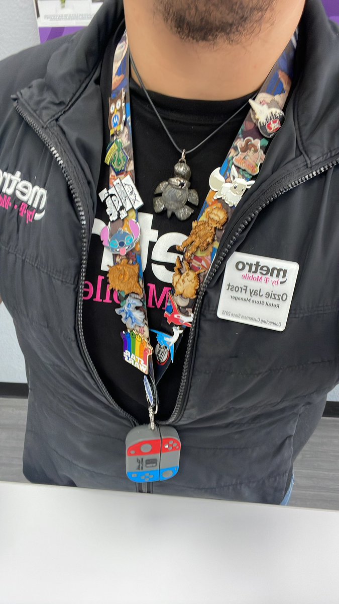 OzzieJayFrost's tweet photo. I’ve cried and I’ve laughed and everything in between. But tbh- I have loved my job and enjoyed the ride. And I’m so excited to see what Arizona holds for me starting November but I have to admit that I’m super sad about giving up my crown (my name tag) at the same time. 😭 https://t.co/VxNuAJKlEH