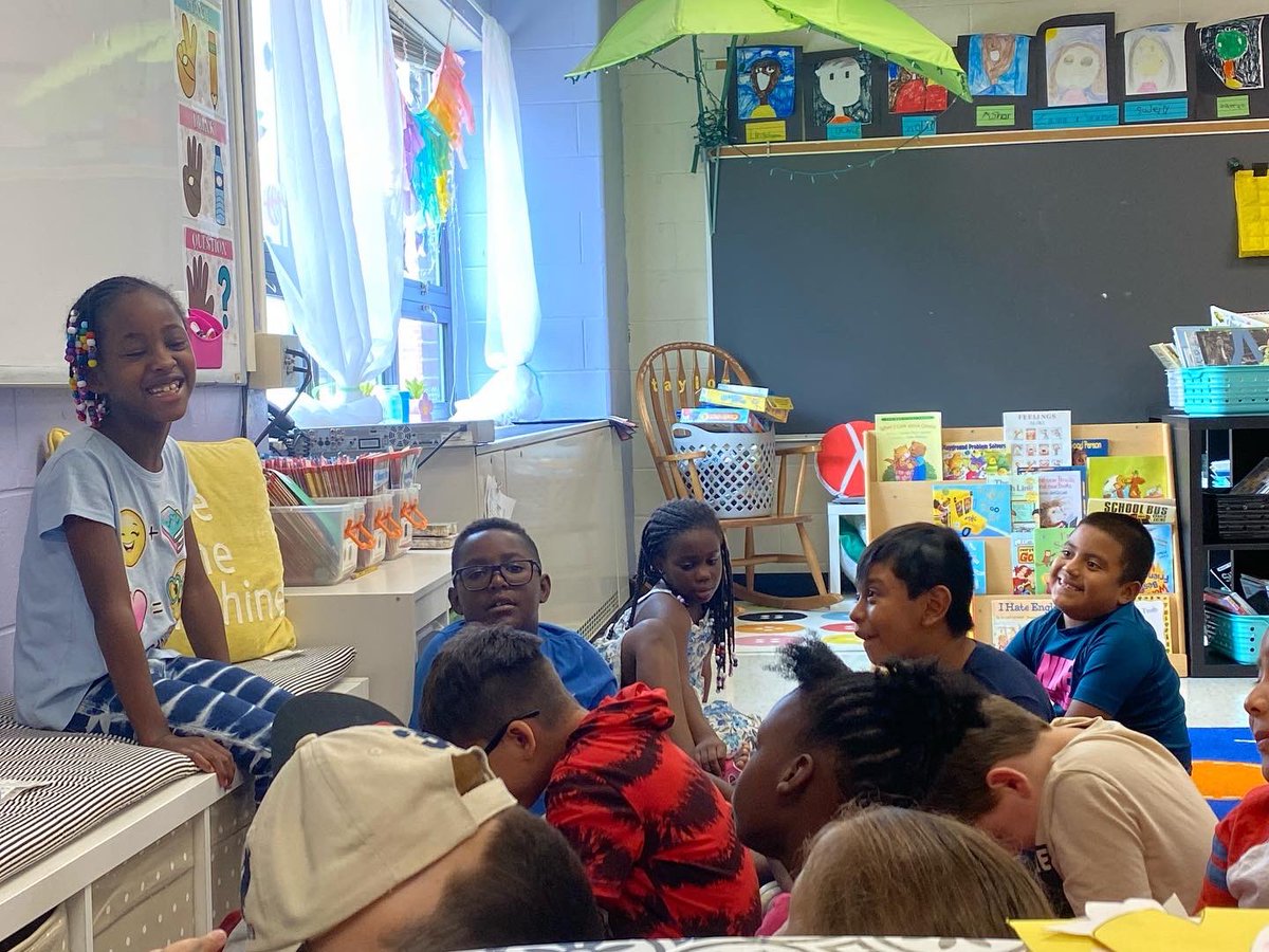 MsTaylorEvans's tweet photo. Today we finished up our all about me bags! Getting to know our friends a little better this week has been so much fun! #SweetSecondGrade #ShawneePride @SHAWNEE_ECS https://t.co/mA3Ho262R0