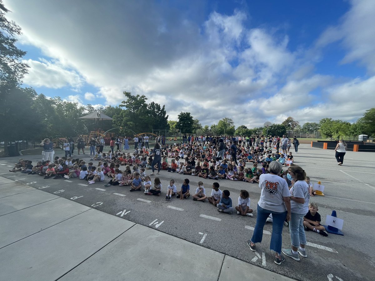 Happy Friday! What a great way to end the first week #hatchtigers #wholeschool #youbelonghere #weared97 <a href="/OakPark97/">Oak Park District 97</a> #hypeassembly #nailedit