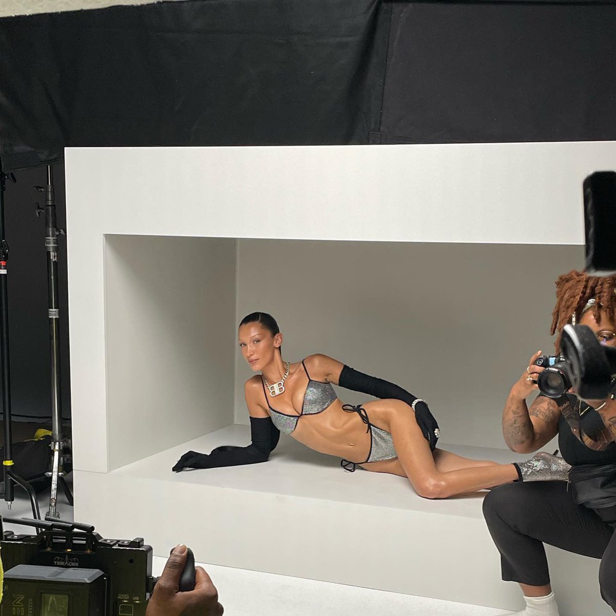 jacquemusx's tweet photo. Bella Hadid for Offset’s “Code” music video https://t.co/bUcHYz3Gy4