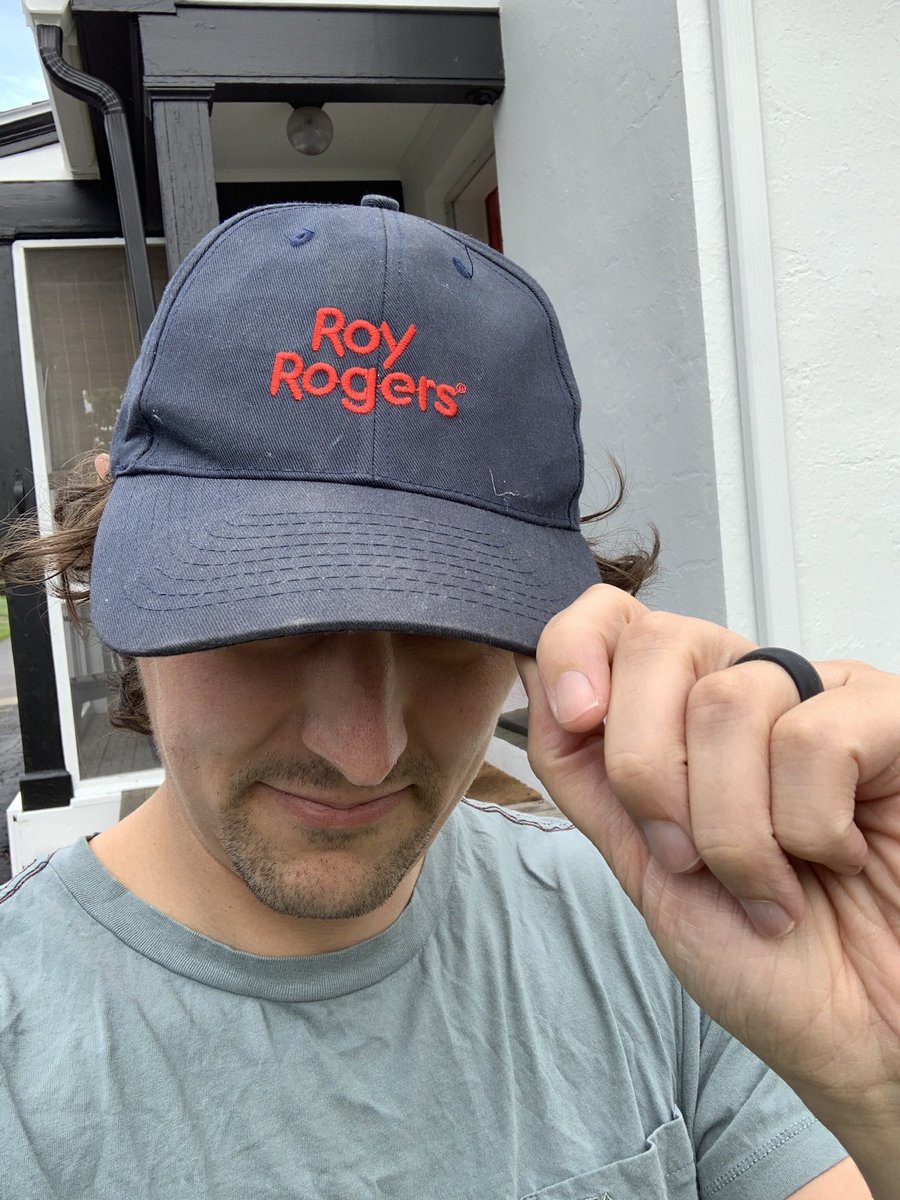MatthewVielkind's tweet photo. @TheClemReport @EddieBarstool @DogWalkBarstool Roy Rogers NY Thruway alum here 🙋‍♂️ https://t.co/XzO0zXxbjn