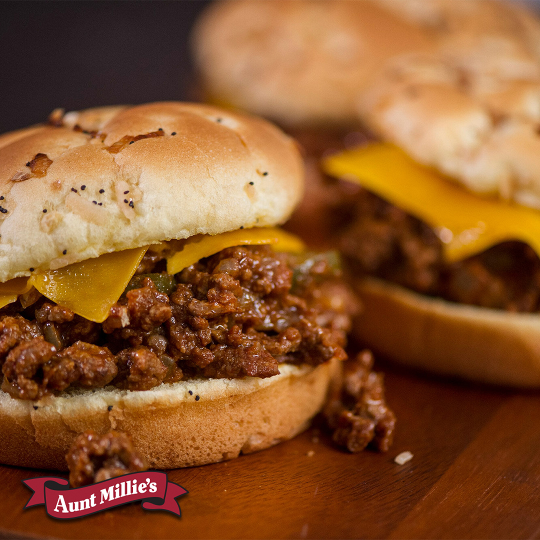 College football starts tomorrow! Bring the heat alongside your favorite teams with these delicious, spicy Jalapeño Sloppy Joes, topped off with Aunt Millie’s Deli Onion Buns! Touchdown! Find the recipe here: loom.ly/Pgm5FTo