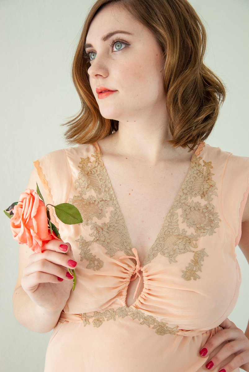 Kapildeochandel's tweet photo. Vintage 1930s pink nightie dress, full slip bias-cut peignoir pin-up lingerie, sheer floral lace embroidered nightgown, long L
 #Peignoir #LongL #lace #full #sheer #Vintage #slip #Biascut #Lingerie #Pinup #RoseleinRarities #EtsyEmail

👉https://t.co/8cvvGspDs9 https://t.co/R8TVRbgyeT
