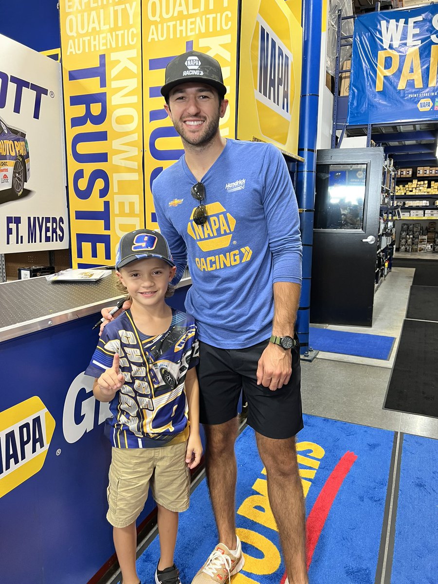 G14_Racing's tweet photo. We got to meet our favorite driver today and can’t wait until Tomorrowwhere we’ll be  @DAYTONA  watching @chaseelliott @NAPARacing @HootersRacing @NASCAR #di9 #letsgo #keepdigging https://t.co/UWZBrGLKNr