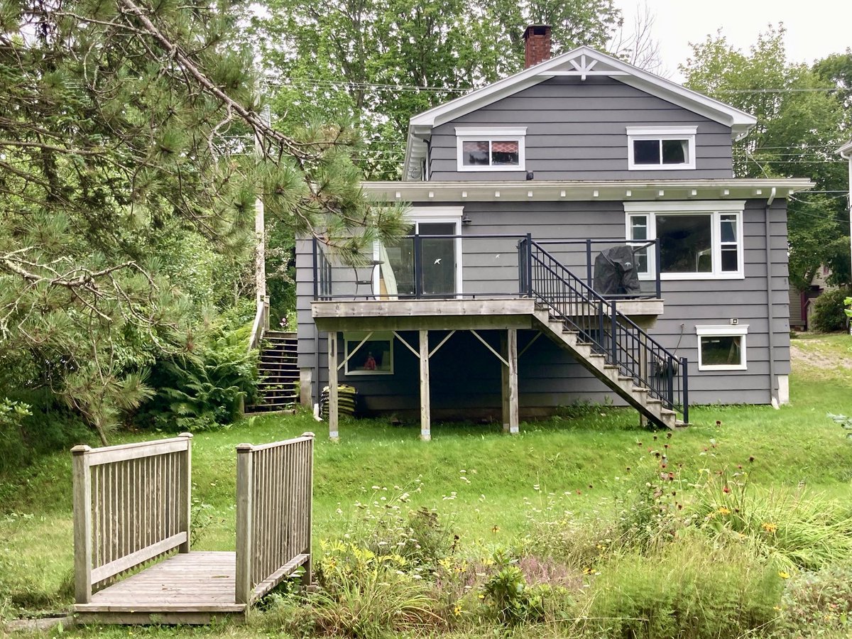 ElizabethHFX's tweet photo. Coming on the market by August 31st. This charming and much updated home in beautiful Mahone Bay will soon be on the market for 499K. Three bedrooms, two baths, private backyard, three heat pumps and within walking distance of the downtown core. #MahoneBayrealestate #335MainSt https://t.co/Sm5wBJjE1P