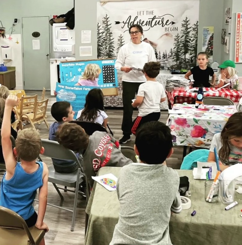 HART_UofU's tweet photo. Dr. Gannet Hallar recently gave a talk about snow for campers at the Alta Summer Camp. The HART group always appreciates the opportunity to engage the local community in science!

https://t.co/KALp9yWYjv https://t.co/69qRPrjsyW