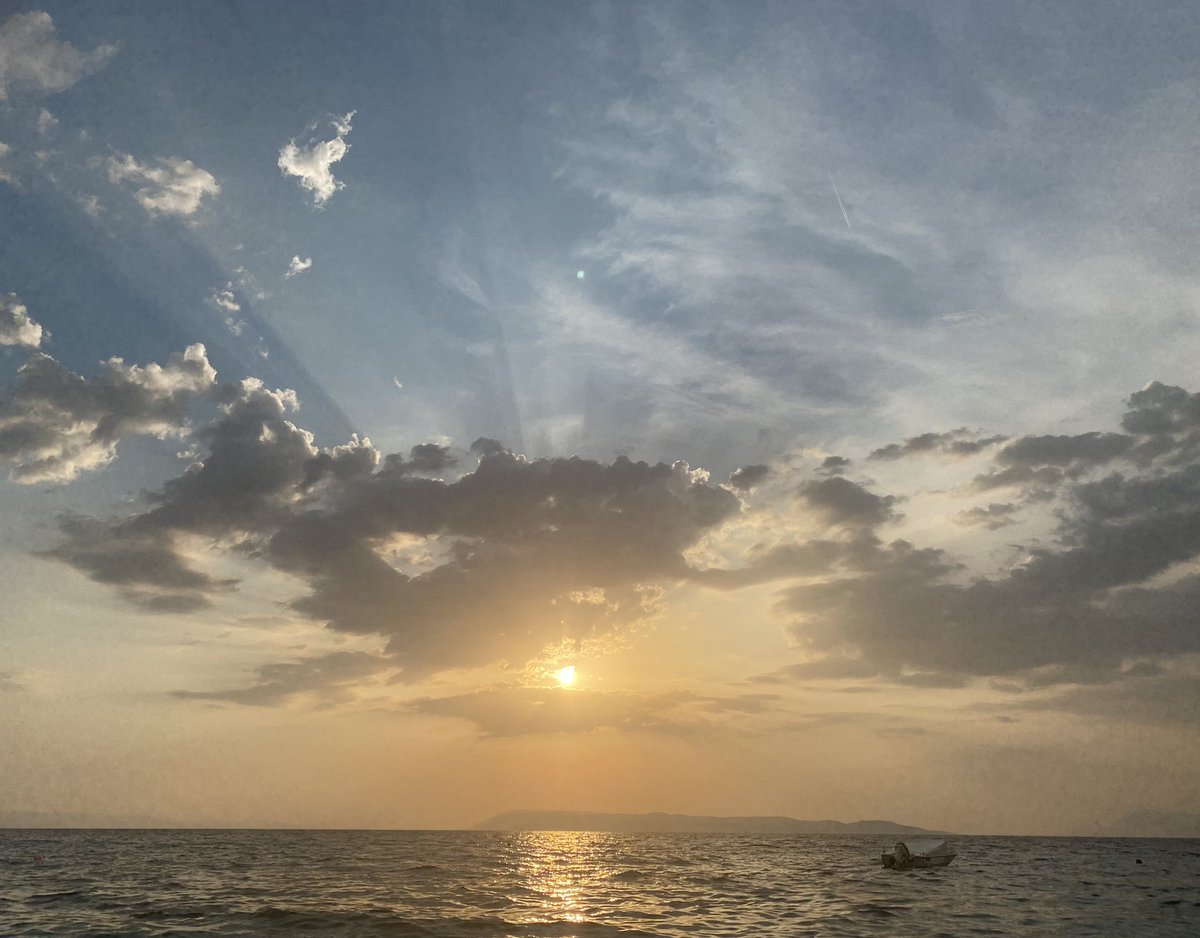 marija_lugaric's tweet photo. Fridays be like #tucepi #tučepi #sunset https://t.co/F0sWurweeg