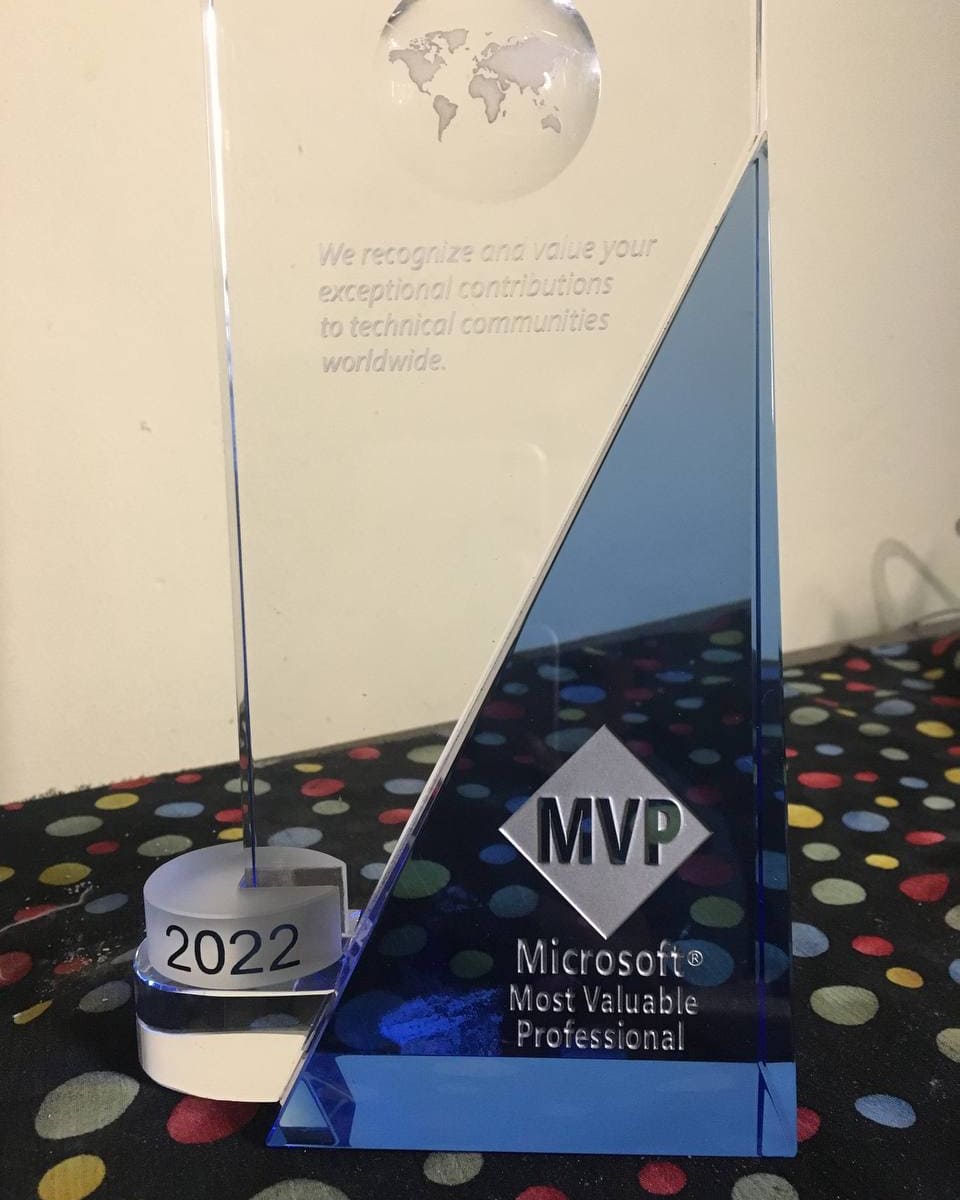 christian_sc96's tweet photo. Ya llegó el MVP award package de Microsoft #MVPBuzz @MVPAward
Muy agradecido con Dios y con la comunidad que hicieron esto posible, estoy muy motivado para seguir haciendo comunidad especialmente en Honduras🇭🇳 https://t.co/nhMR7I01UM