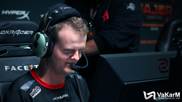 VaKarM_net's tweet photo. Il l'a fait, le FC CLOWN a passé ce premier round des qualif' IEM Rio Major et affrontera Astralis au prochain tour ! 🇫🇷🏆🇩🇰

Une affiche au poil pour que les @GoldenHornets chauffent leur voix avant de regarder Vita-G2. 🗣️

Gaspiuu en PLS inc. 😂

📺https://t.co/w8OT0dPWuV https://t.co/s7YGEviK7X