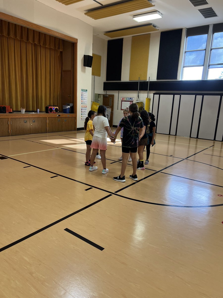 MrsKlassman_PE's tweet photo. What an amazing week it has been! These 4th graders built community and had tons of laughs completing our “Crazy Challenge Cards! 🤭💛🖤#leadlikeajaguar @D13Jaguars https://t.co/ZIjTFTaf3Q