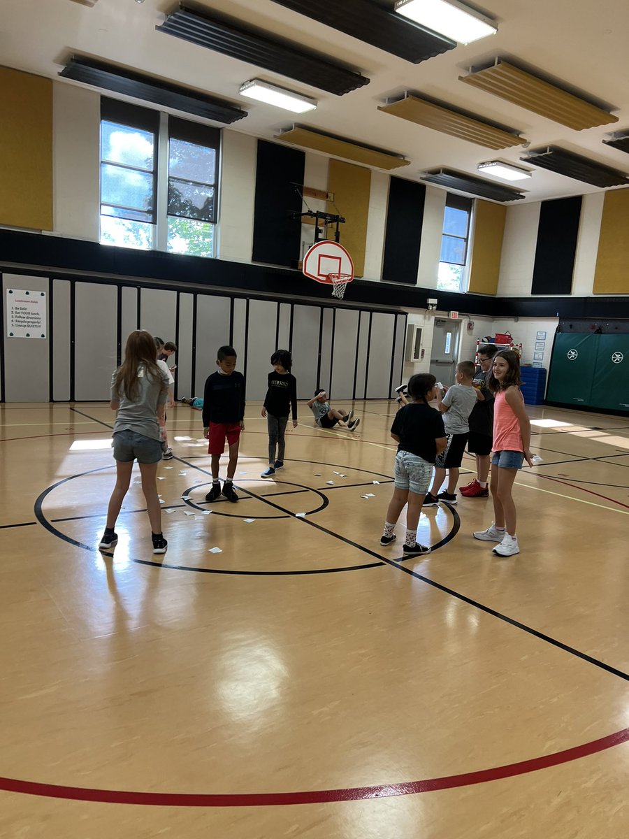 MrsKlassman_PE's tweet photo. What an amazing week it has been! These 4th graders built community and had tons of laughs completing our “Crazy Challenge Cards! 🤭💛🖤#leadlikeajaguar @D13Jaguars https://t.co/ZIjTFTaf3Q