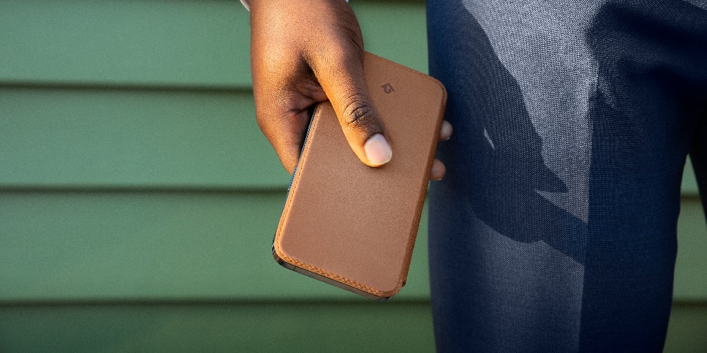 twelvesouth's tweet photo. "This is a case unlike any others—and that’s because it’s not really a case at all...It’s the perfect compact, lightweight solution..." Thanks @mensgear_ ! Shop #SurfacePad for #iPhone13 at #TwelveSouth https://t.co/Ow5qLakNxp https://t.co/LQfBrpasoE