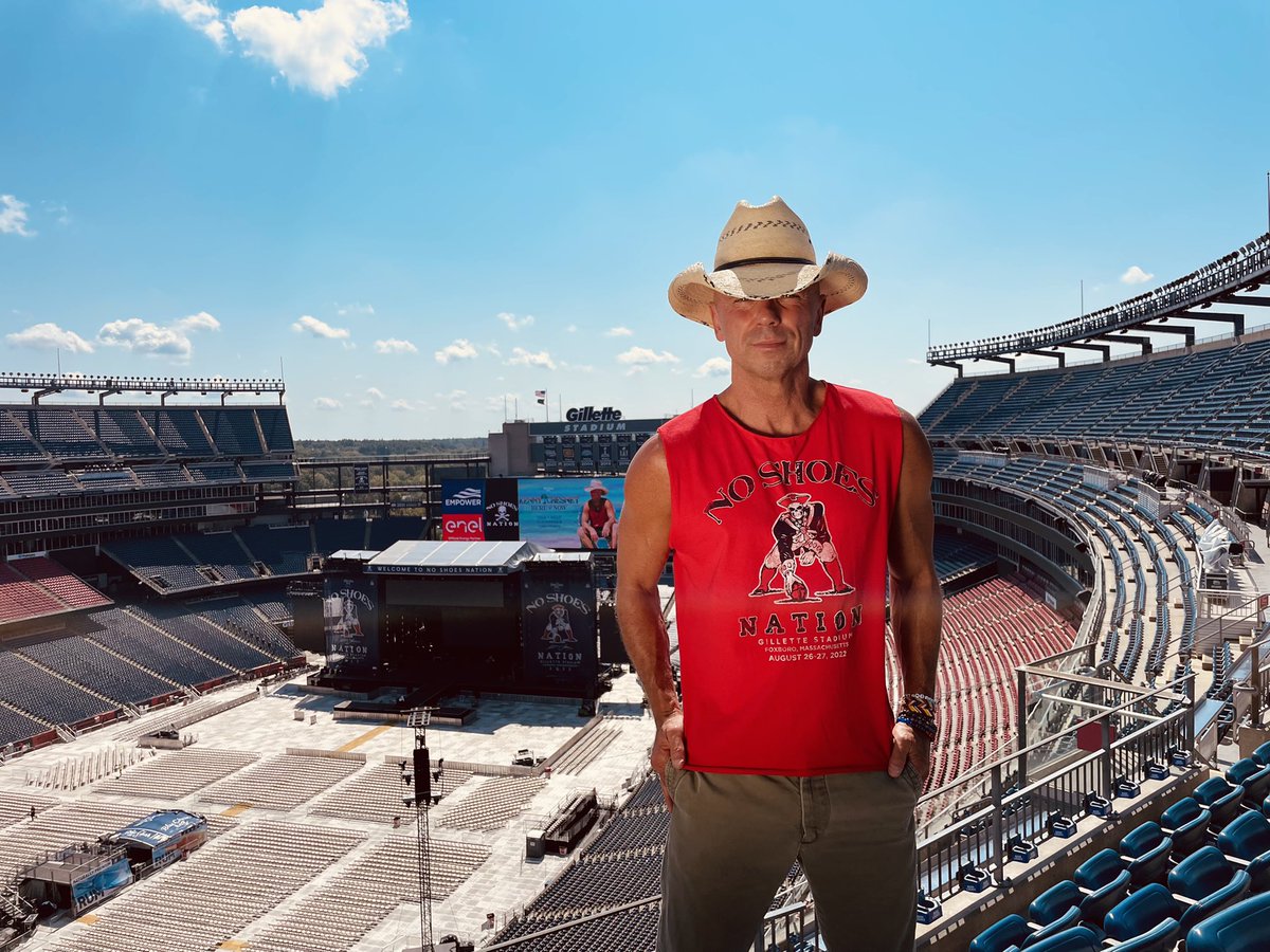 kennychesney's tweet photo. Tonight is the beginning of the end of the #HereAndNowTour at @GilletteStadium in Foxboro, Massachusetts, the birthplace of @NoShoesNation. What a thrill for me and everyone in my No Shoes Nation road family to be back and to feel this love. We’re gonna love you back all weekend. https://t.co/EmzpScRFXY