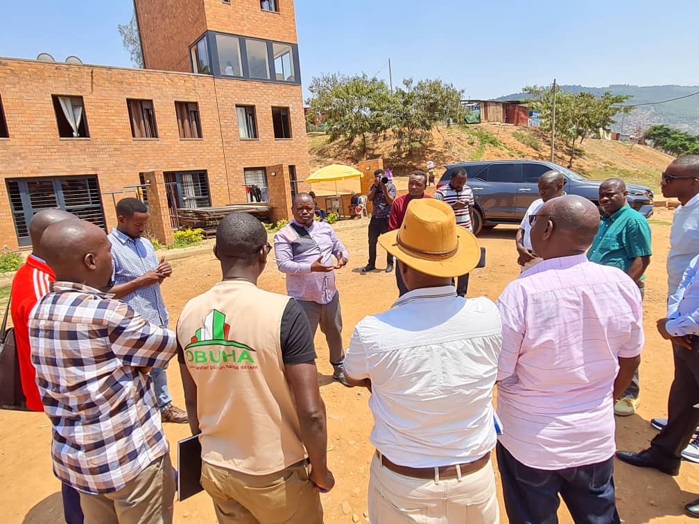 This afternoon, <a href="/CityofKigali/">City of Kigali</a>'s Vice Mayor in charge of urbanisation and Infrastructure <a href="/merardmp/">Dr Merard Mp</a> welcomed the delegation from Burundi at Mpazi Community Rehousing Project in <a href="/Nyarugenge/">Nyarugenge District</a>.