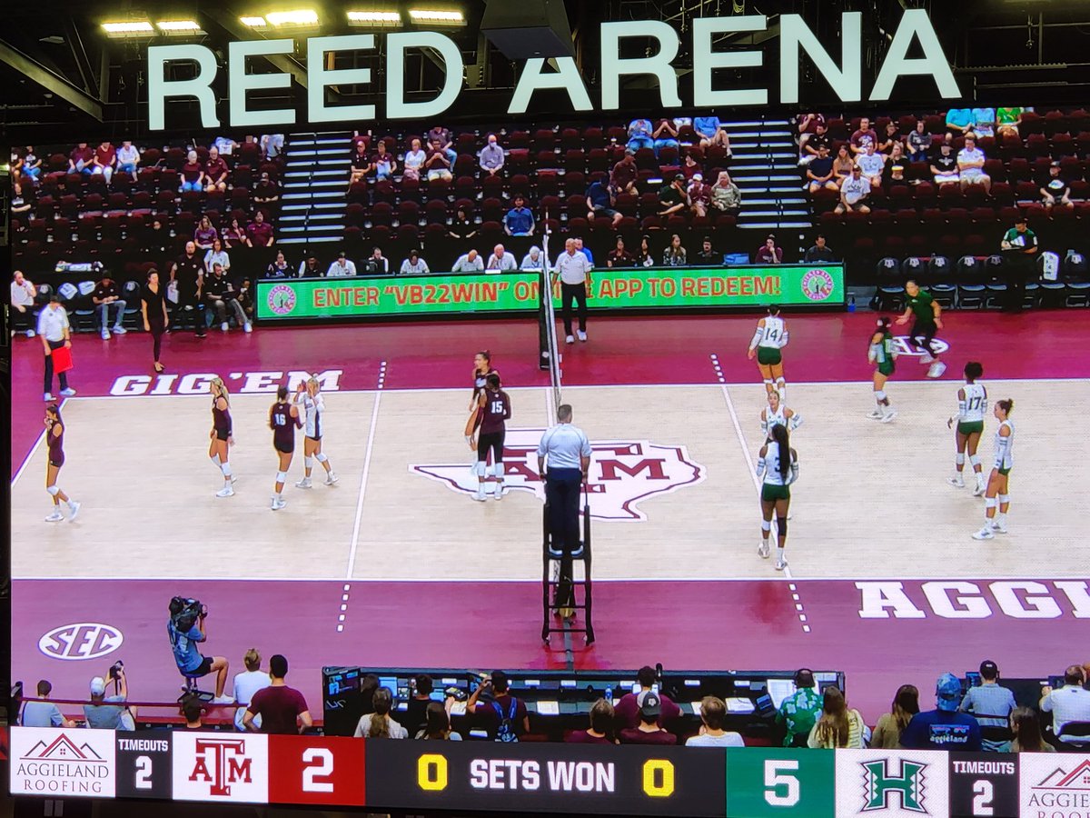 rohde_arlean's tweet photo. Conflicted - 2 great teams - alma mater vs hometown favorite. Go volleyball!  @uhmanoa @aggieswvb https://t.co/4UDQoScmgu