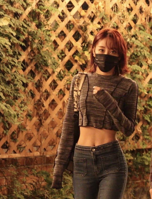 gowchuuye's tweet photo. hiii miss sweater <3 https://t.co/QmPzCpfVcQ