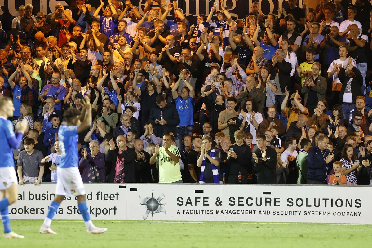 countyscarf's tweet photo. Well, @LCFC go into round three of the @Carabao_Cup, but a very proud night for @StockportCounty. Time to kick some League Two bottoms after that. Looking back at Tuesday night we have @bassmanjack from @beavers99 and @Tom_LFTV from @LeicesterFanTV.

https://t.co/Gow2rFwJuo https://t.co/YhboJz2ZmW