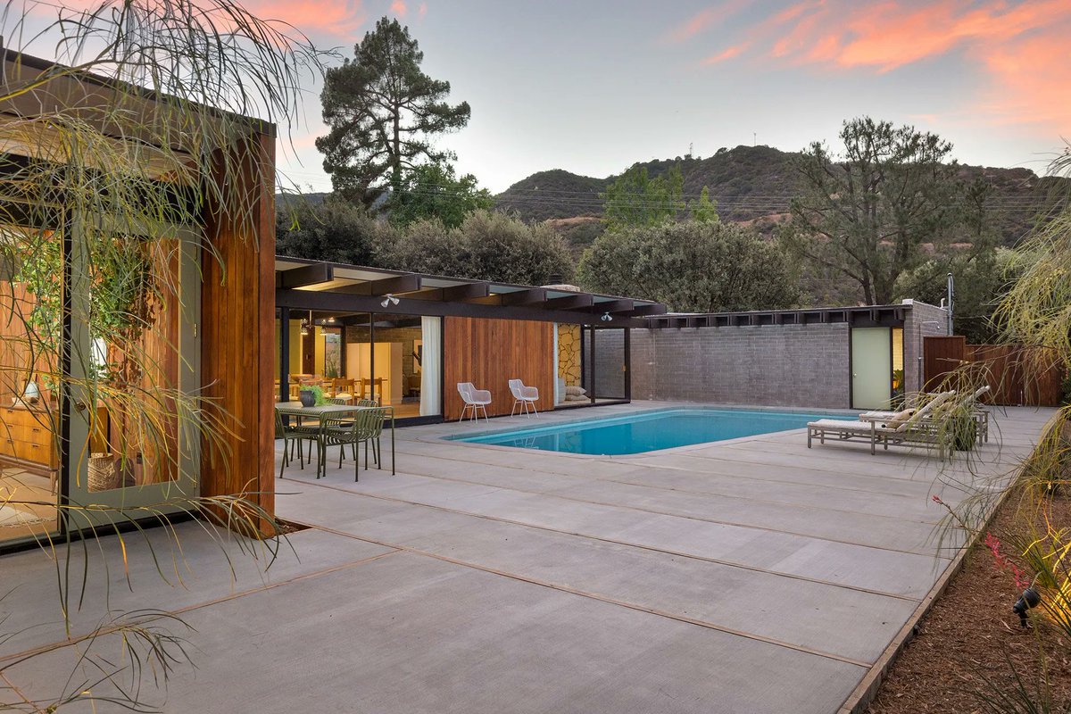 archinect's tweet photo. SCI-Arc founding director Ray Kappe’s first Los Angeles area home hits the market in Glendale
#RayKappe #Midcentury #MidcenturyModern #LosAngelesRealEstate 📸 courtesy Unique California Property
https://t.co/66tcjh9fWV https://t.co/UWi6b8bM7T