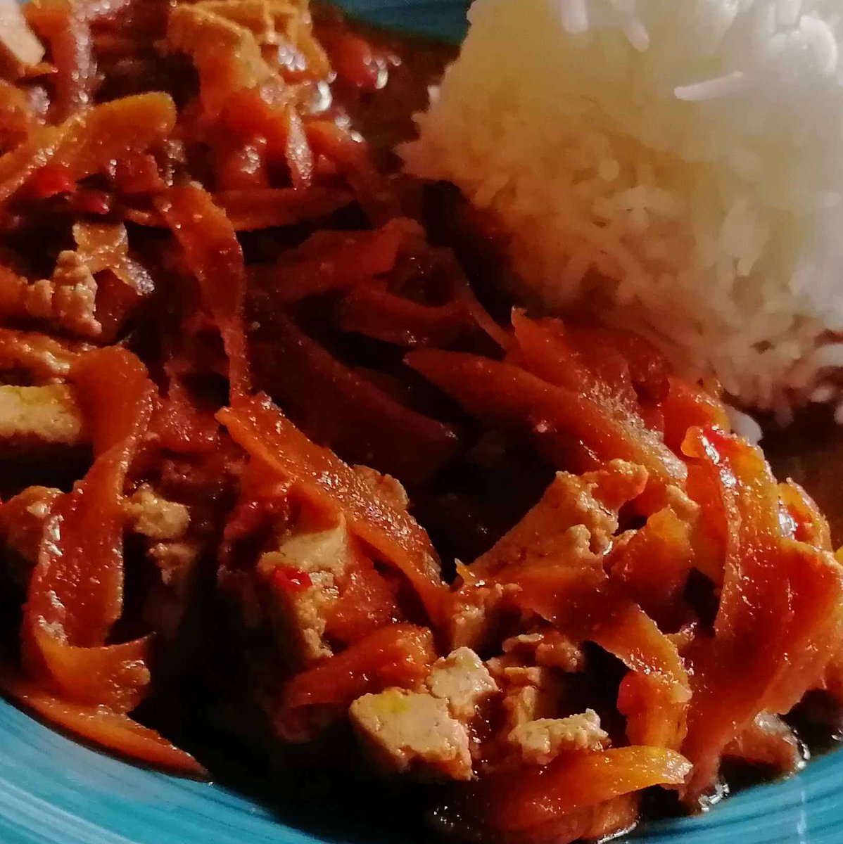MikeKocht's tweet photo. #Vegan #Asiatisches #Twooking nach (viel zu) viel Fisch und Fleisch im Urlaub:
"Mein" #GanBen mit Reis, übrigens auch eines der meist gesuchten Gerichte im Blog
Neu: Ein Bio-Tofu mit Chili und Paprika! #RealHot

https://t.co/FNMHr5MCoS https://t.co/MhNutOvDDM