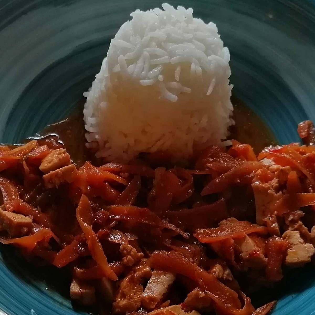 MikeKocht's tweet photo. #Vegan #Asiatisches #Twooking nach (viel zu) viel Fisch und Fleisch im Urlaub:
"Mein" #GanBen mit Reis, übrigens auch eines der meist gesuchten Gerichte im Blog
Neu: Ein Bio-Tofu mit Chili und Paprika! #RealHot

https://t.co/FNMHr5MCoS https://t.co/MhNutOvDDM