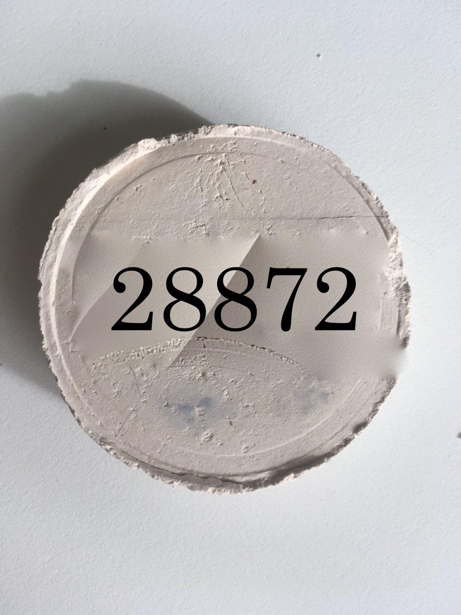 an_andries's tweet image. #Westerlo 26/8/22 tss 02:00 en 04:00 AM werd bij #sterrenouders ingebroken en de #urne van hun overleden #zoontje gestolen  (niets anders).
Urne teruggevonden ZONDER INHOUD in vuurkorf.
Plastiek zakje met assen, crematiesteentje, armbandje zijn WEG.Voorbeeldfoto 👇 Delen =lief!