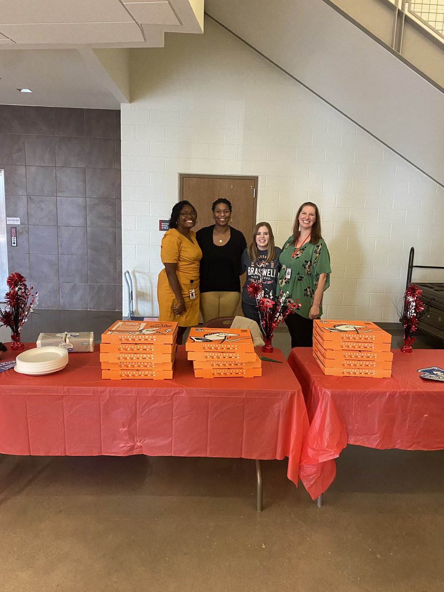 SNashBHS's tweet image. 💫1st Annual BHS AVID Family Night was a tremendous success!  We ate 🍕, set academic 📚goals, listened to 2 GREAT guest speakers and connected with parents!! 💫 #bengalexcellence #builtdifferent @avid4college @csosuave17 @braswellhs