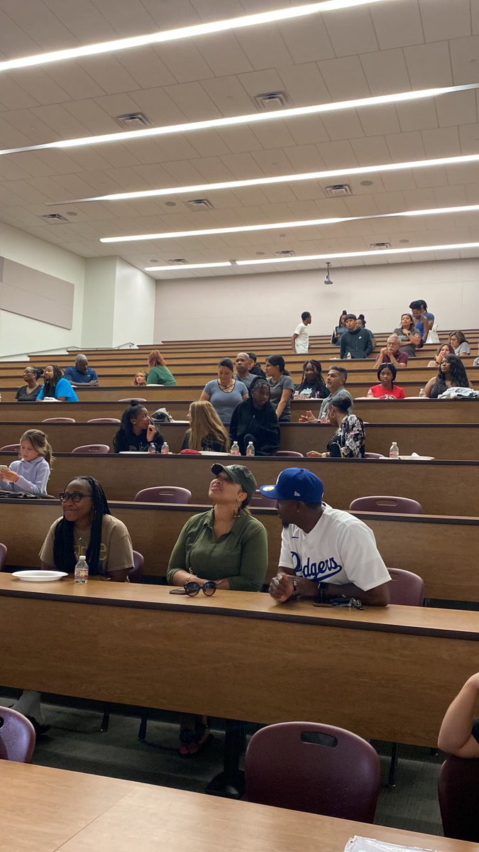 SNashBHS's tweet image. 💫1st Annual BHS AVID Family Night was a tremendous success!  We ate 🍕, set academic 📚goals, listened to 2 GREAT guest speakers and connected with parents!! 💫 #bengalexcellence #builtdifferent @avid4college @csosuave17 @braswellhs