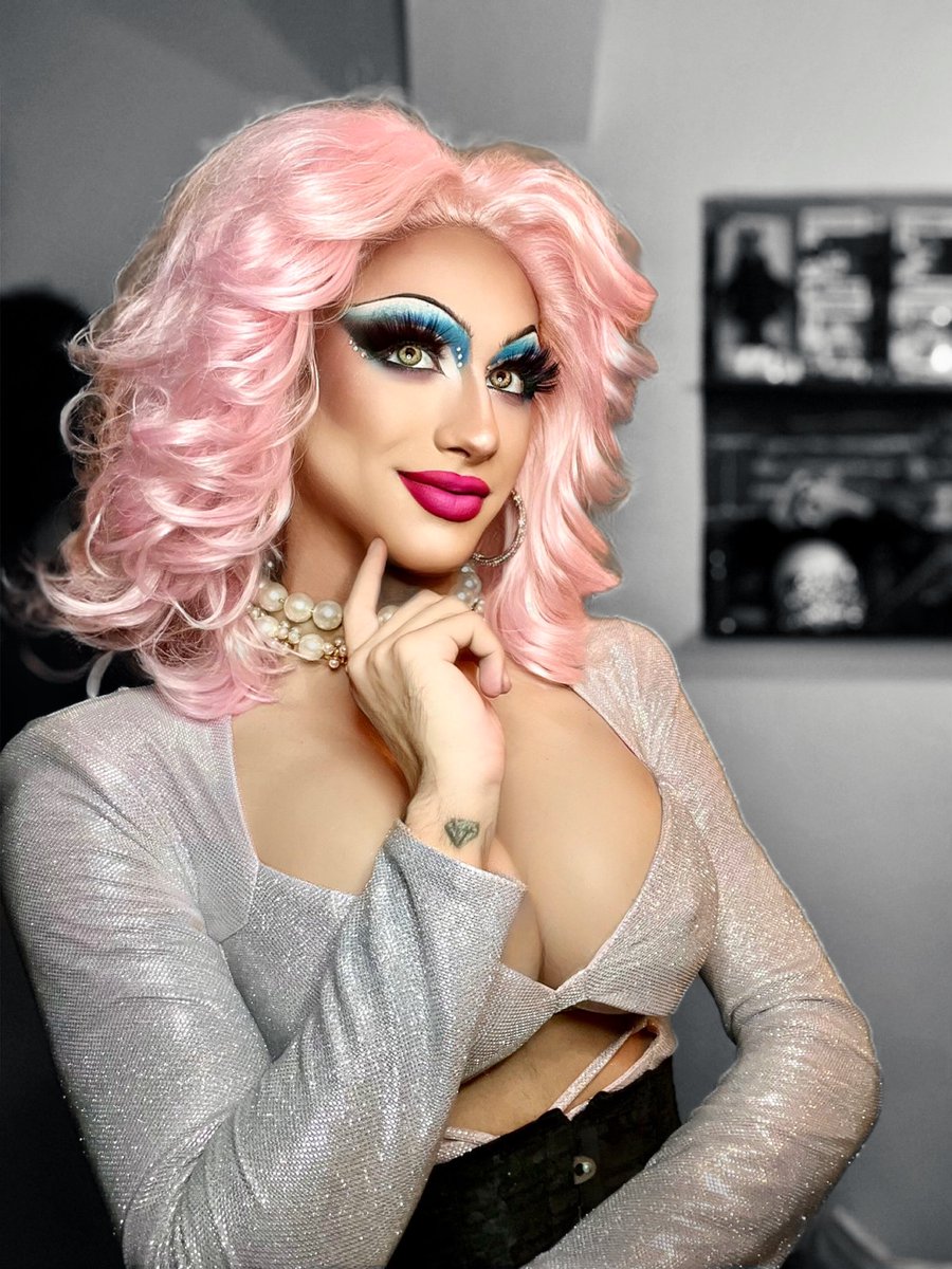 mikaellabtch's tweet photo. Se que hay algo en ti que está cambiando y yo no quiero enterarme…
#rupaulsdragrace #followme #makeup
#dragrace #fashion #dragperfection
#lookoftheday #httq #localqueen #welovequeens #madrid #mikaellabitch #transformation #wig #gaymadrid #dragartist #hailtothequeens
#gaypride https://t.co/ljE2IvR0Mv