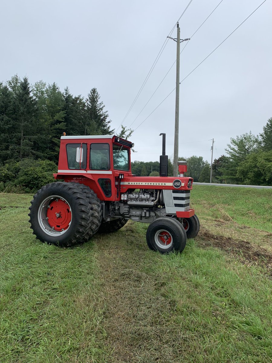 islandviewag's tweet photo. At the Ottawa-Carleton Plowing Match today. Took a few pics for the Massey fans. Owner of this farm said he has over 100 Massey tractors. #classymassey https://t.co/N4x9vR7HYP