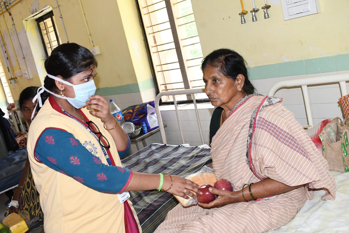 APSTATENSSCELL's tweet photo. On the eve of Mother Teresa Birthday by today, NSS Unit of Lakireddy BaliReddy College of Engineering Mylavaram,Krishna District, went to Govt. Hospital, Mylavaram and distributed Fruits, Bread to poor people, women.

#LBRCE NSS Cell
#JNTU Kakinada NSS Cell
# A.P State NSS Cell https://t.co/G5HZyQx23V