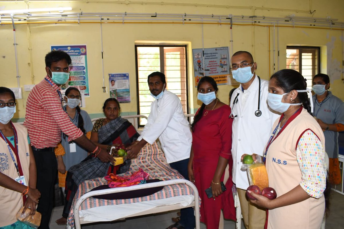 APSTATENSSCELL's tweet photo. On the eve of Mother Teresa Birthday by today, NSS Unit of Lakireddy BaliReddy College of Engineering Mylavaram,Krishna District, went to Govt. Hospital, Mylavaram and distributed Fruits, Bread to poor people, women.

#LBRCE NSS Cell
#JNTU Kakinada NSS Cell
# A.P State NSS Cell https://t.co/G5HZyQx23V