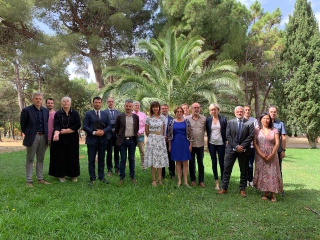 Cat_Nord's tweet image. L'estat francès signa l'acord per a que tots els alumnes de Catalunya Nord puguin aprendre la nostra llengua a les escoles catalunyanord.blogspot.com/2022/06/lestat…