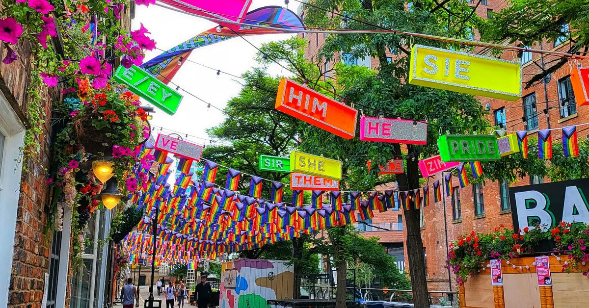 Topcat1701's tweet photo. Manchester City Centre all ready for a busy and colourful Pride Weekend. @CityCo #Pride2022 #PRIDE #mobilephotography #pridecolours #ManchesterPride #prideweekend #colours #umbrella @MENnewsdesk @BBCNWT https://t.co/vBtYBRiYif