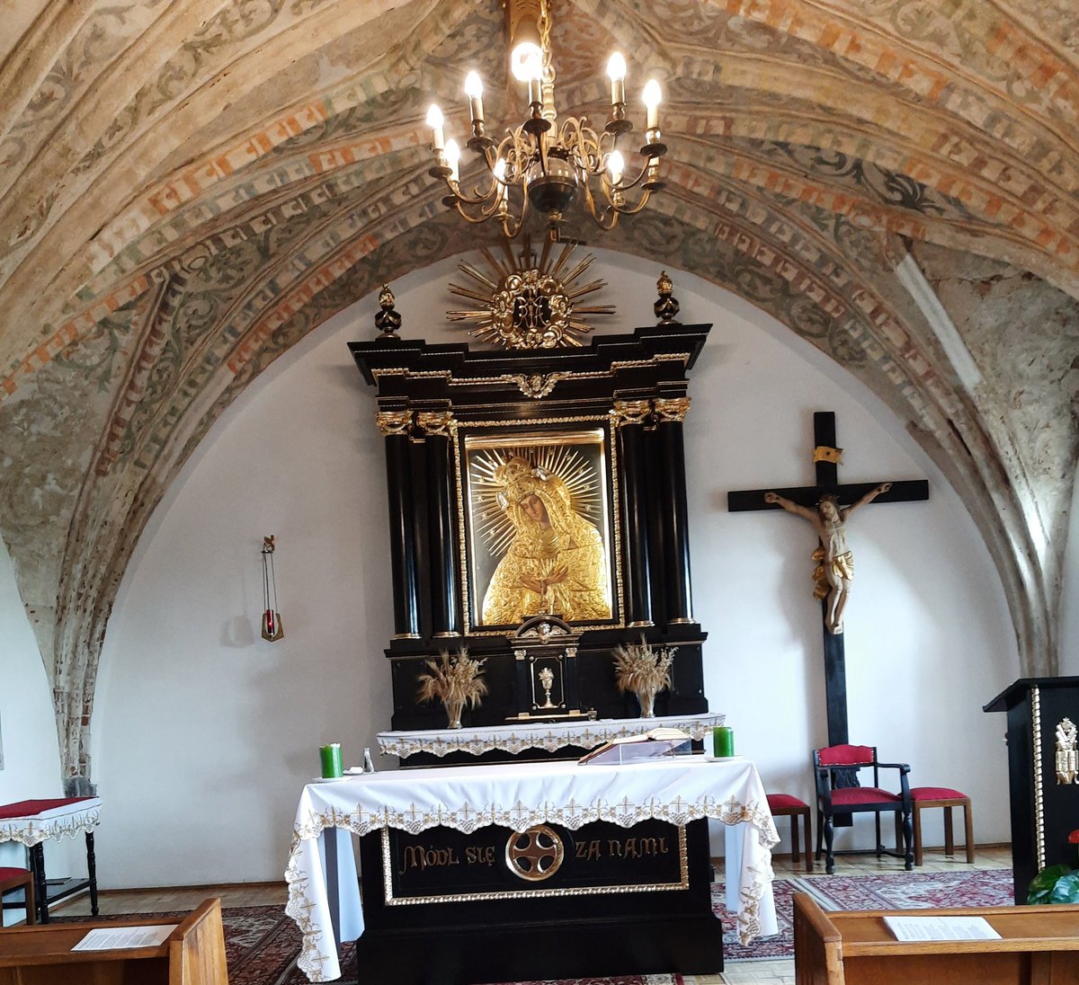 salezjanki_fma's tweet photo. Kontynuujemy nasze spotkanie formacyjne w Czerwińsku nad Wisłą, w historycznej kaplicy klasztornej Salezjanów. Tu zawierzamy #Matce Bożej nowy #rok szkolny, formacyjny, duszpasterski. https://t.co/cciVSlH6PA