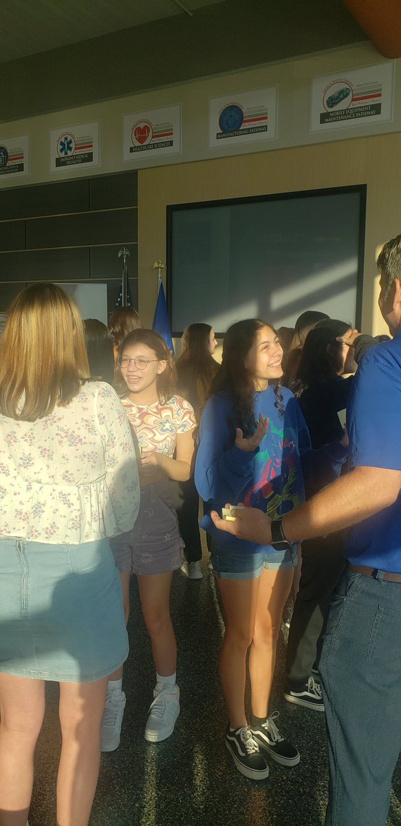 RoadrunnersOATC's tweet photo. OATC STUCO leaders showed up and showed off their Empowering skills!!!  Generated ideas for PBIS rewards and planning out our Float for Old Settlers Parade.

@amclainoatc1 
#OATCpride
#opsfortheirfuture https://t.co/2BBl4I1pGa