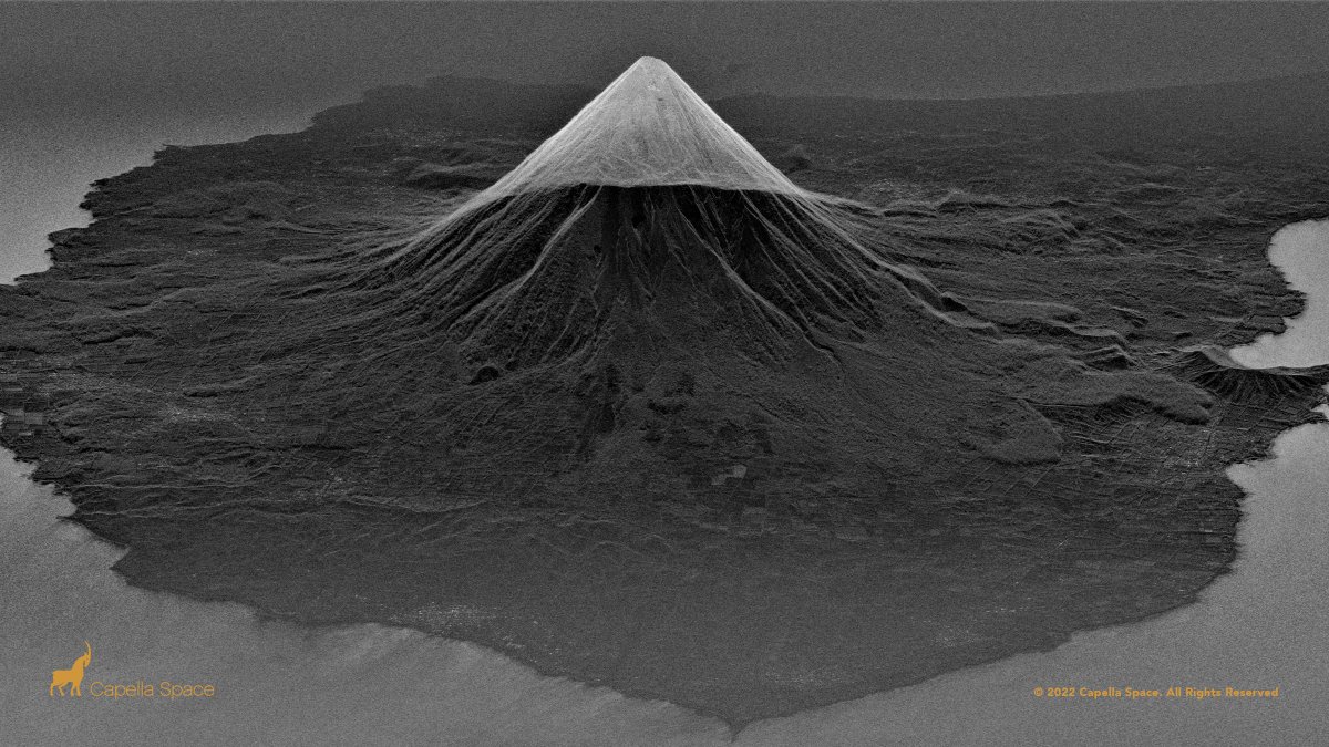 That isn't snow on top of the #ConcepcionVolcano in #Nicaragua. A very shallow look angle of 11.5 degrees, and 4:1 range to azimuth resolution results in interesting layover effects and the primary focus on the slope of the #volcano.

#Ometepeisland #SAR #EarthObservation