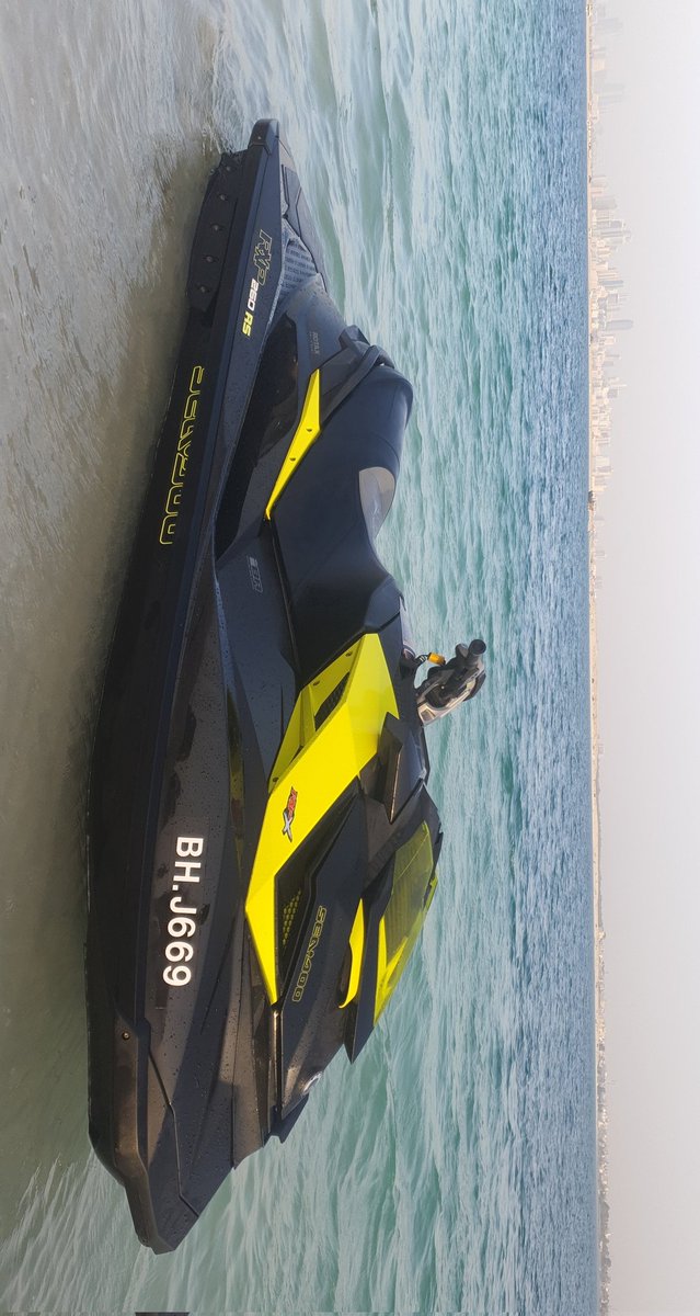 bluez87's tweet photo. Throttle and open water https://t.co/Auchg9sxTH