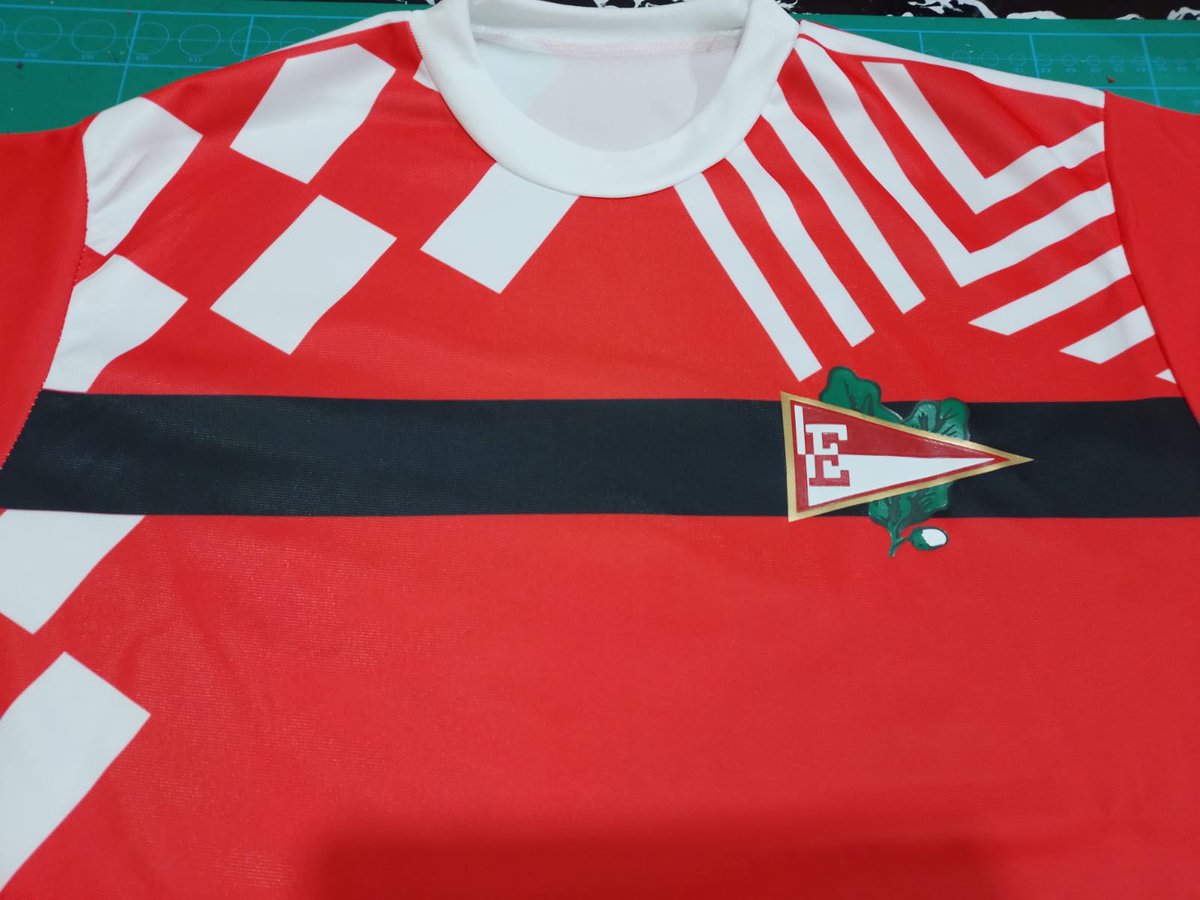 SebaGranate's tweet image. Me parece que hoy alguna marca onda @cenretro va a presentar los mejores buzos de #EDLP...