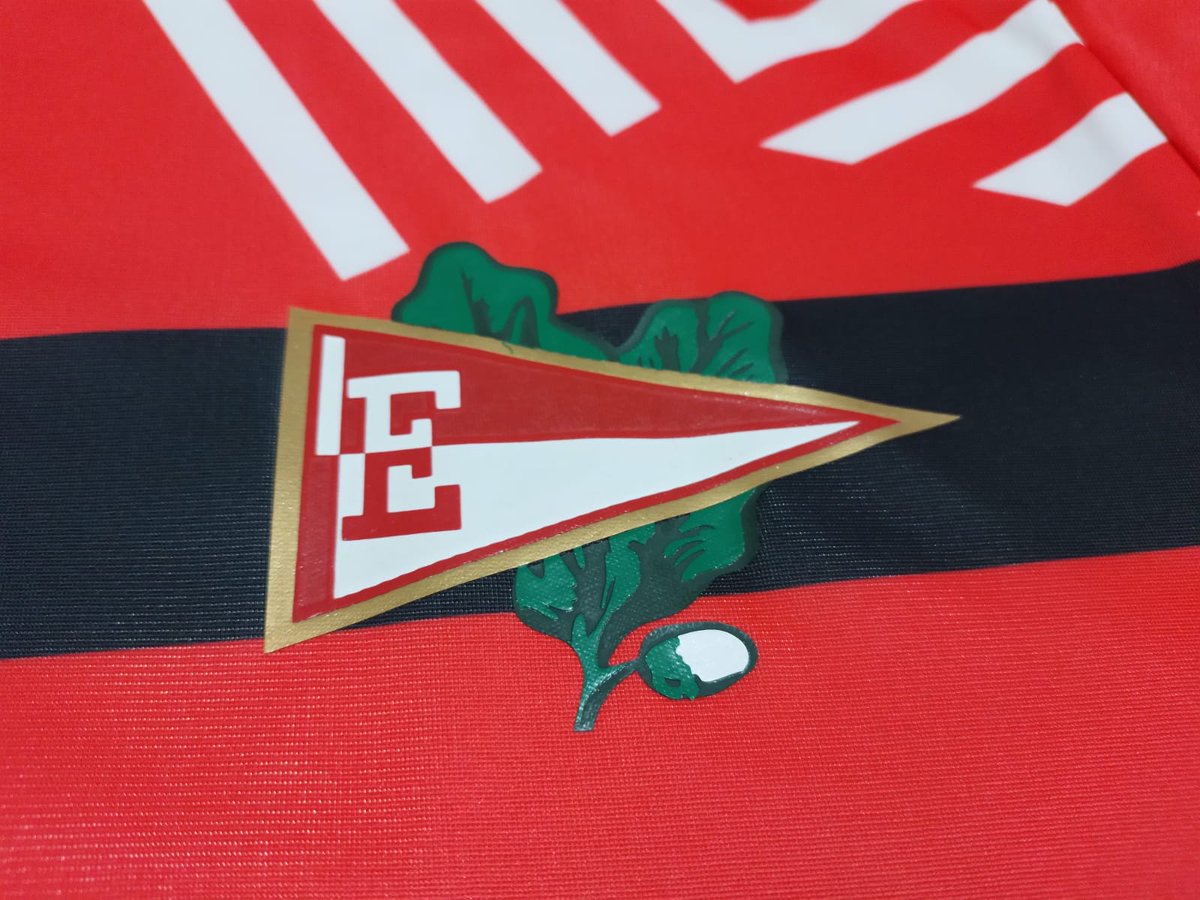 SebaGranate's tweet image. Me parece que hoy alguna marca onda @cenretro va a presentar los mejores buzos de #EDLP...