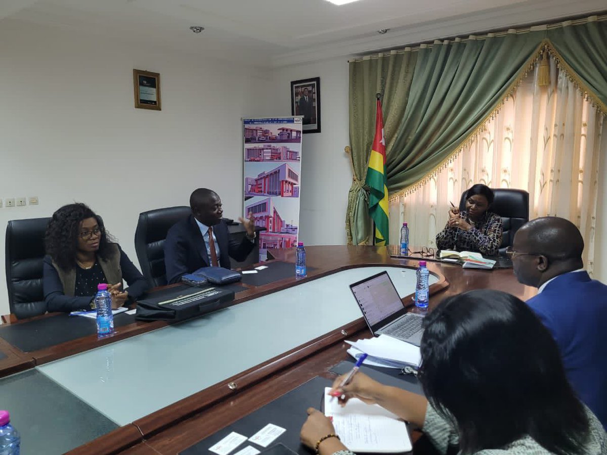 Promo_InvestTg's tweet photo. #PromoInvestTG #Denyigban
Madame @RMivedor, Ministre de la Promotion de l’Investissement s’est entretenue, ce jeudi 11 août 2022, avec une délégation du #CAMPC, conduite par le Professeur KAUDJHIS Joseph @pr_assi.
À lire sur : https://t.co/lrHbuonUaJ https://t.co/5Ui0kmhQX4