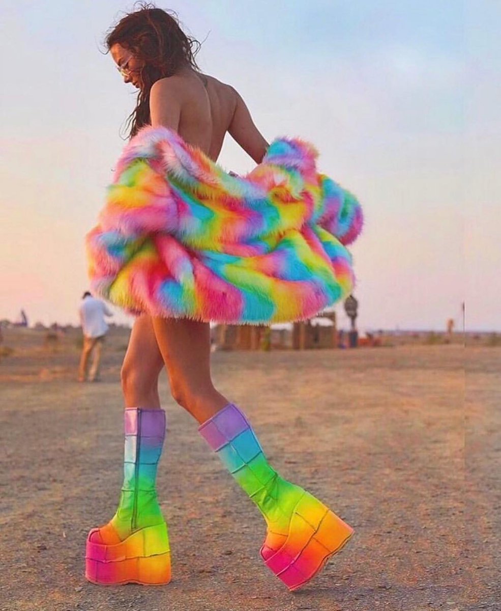 burningmanfash's tweet photo. Burner: @jessleebuchanan 
#burningmanfashion #burnergirls #burningman #blackrockcity #festivalfashion #burners #deepplaya #industwetrust #burnerbabes #burnerbike #burnerstyle #burnergirl #festivalmakeup #burnermen #afrikaburn  #burningmanfestival #burnerstyle #burningman2022 https://t.co/MQqLEDj1Oy