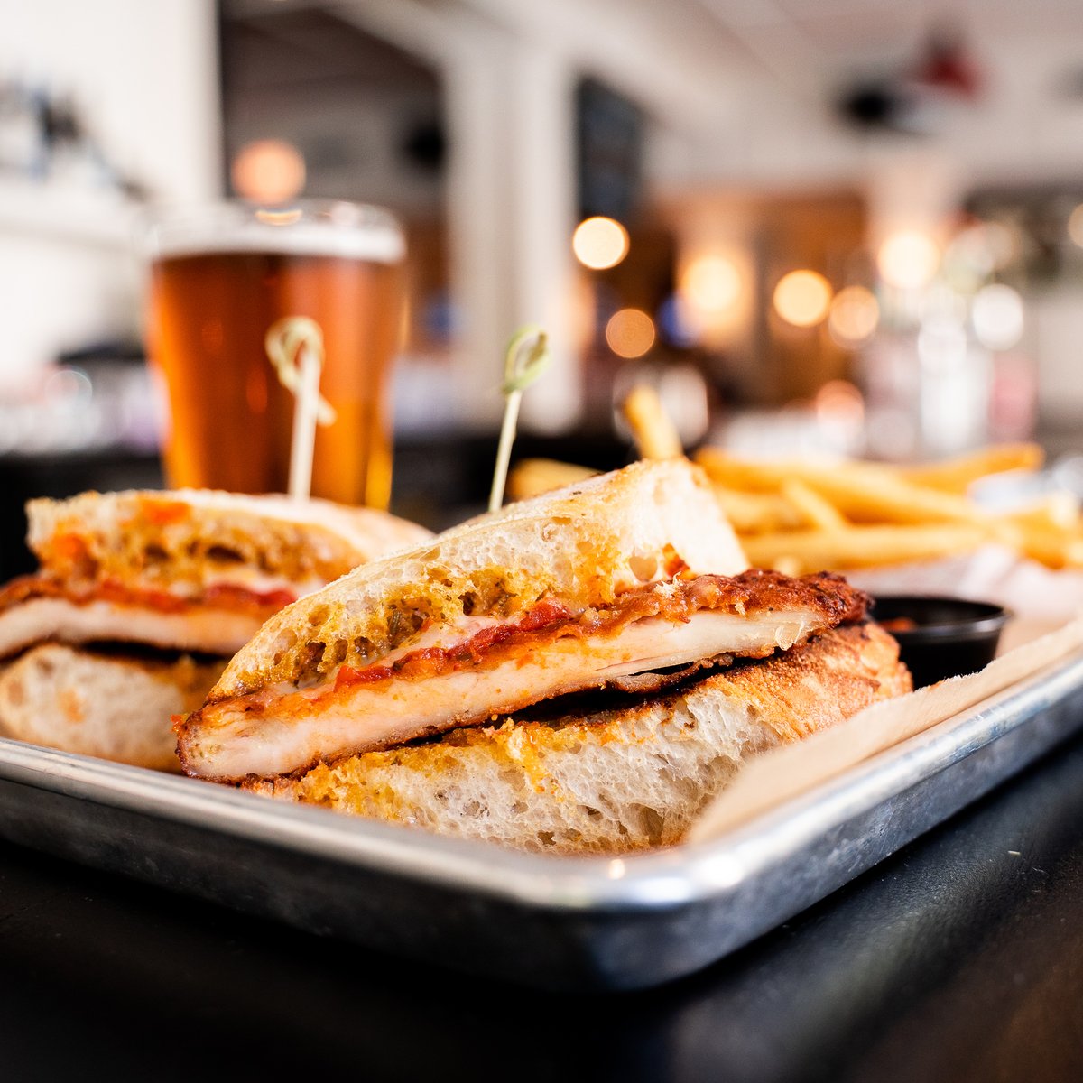 TGIF! Time for Happy Hour and a tasty dinner! 🍻😋 Happy Hour is from 5pm - 7pm and includes:
▫︎ $8 Old Fashioneds⁣⁣
▫︎ $15 Pitchers⁣⁣
▫︎ 1/2 Off Apps⁣⁣