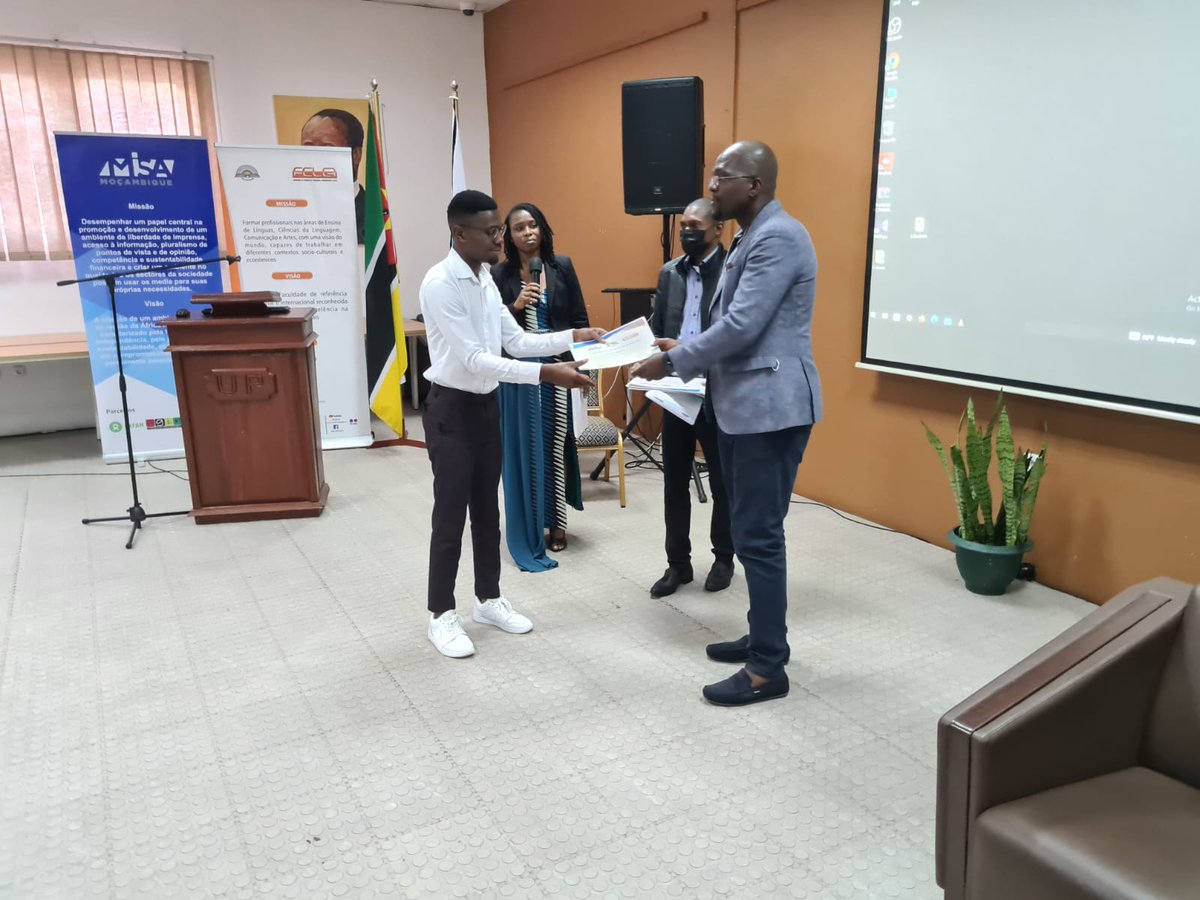 Encerramento e entrega de certificados do curso de Verificação de Factos e Direitos Digitais, na Universidade Pedagógica de Maputo.