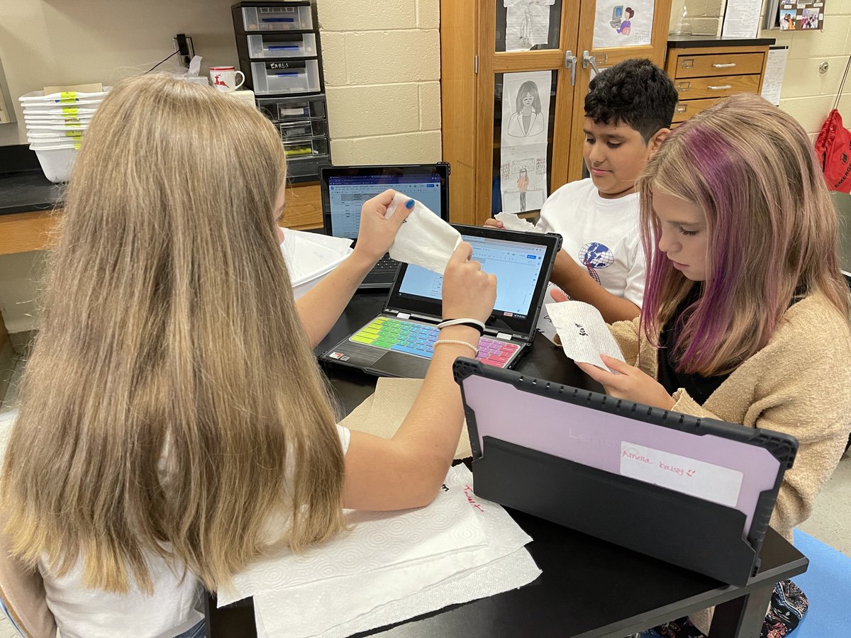 earls_connie's tweet photo. Productive struggle.. so proud of my students who are working together and collaborating to come to a consensus on their group hypothesis https://t.co/k6Ia7fYdX0