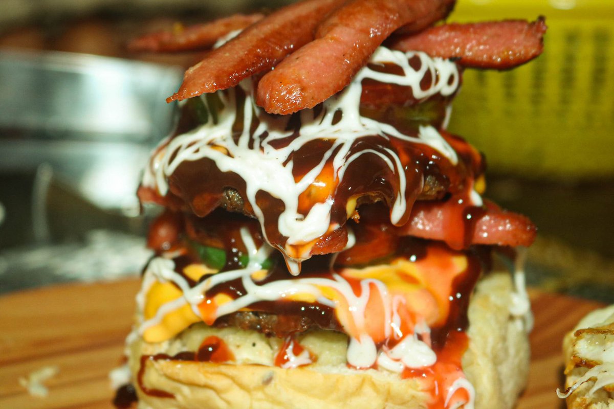 kitilas_kitchen's tweet photo. The dirtier the better,
#juicy
#delicious
#tasty
This is our beef dirty burger @10,000 tsh at #kitilaskitchen
Open: 12noon to 10pm everyday
Location: Kijitonyama, mtaa wa bukoba
You can call 0786589870 https://t.co/cikznxSJas