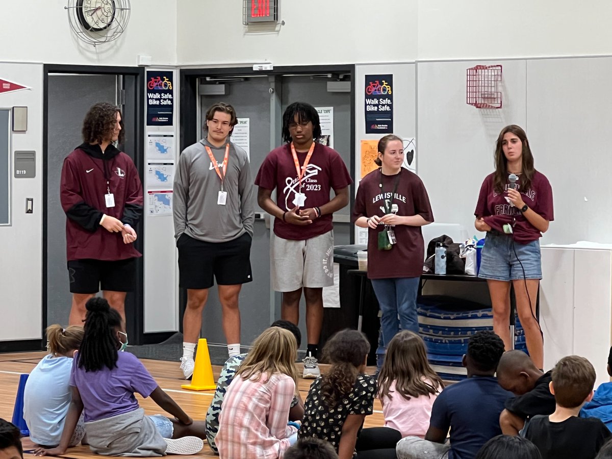 DeganElementary's tweet photo. Thank you Lewisville High School seniors for coming out and talking with our 5th grade students, at the beginning of the year, about what it takes to be college ready! NEU! #onelisd #wearedegan #FarmerPride https://t.co/WItO5h3uQb