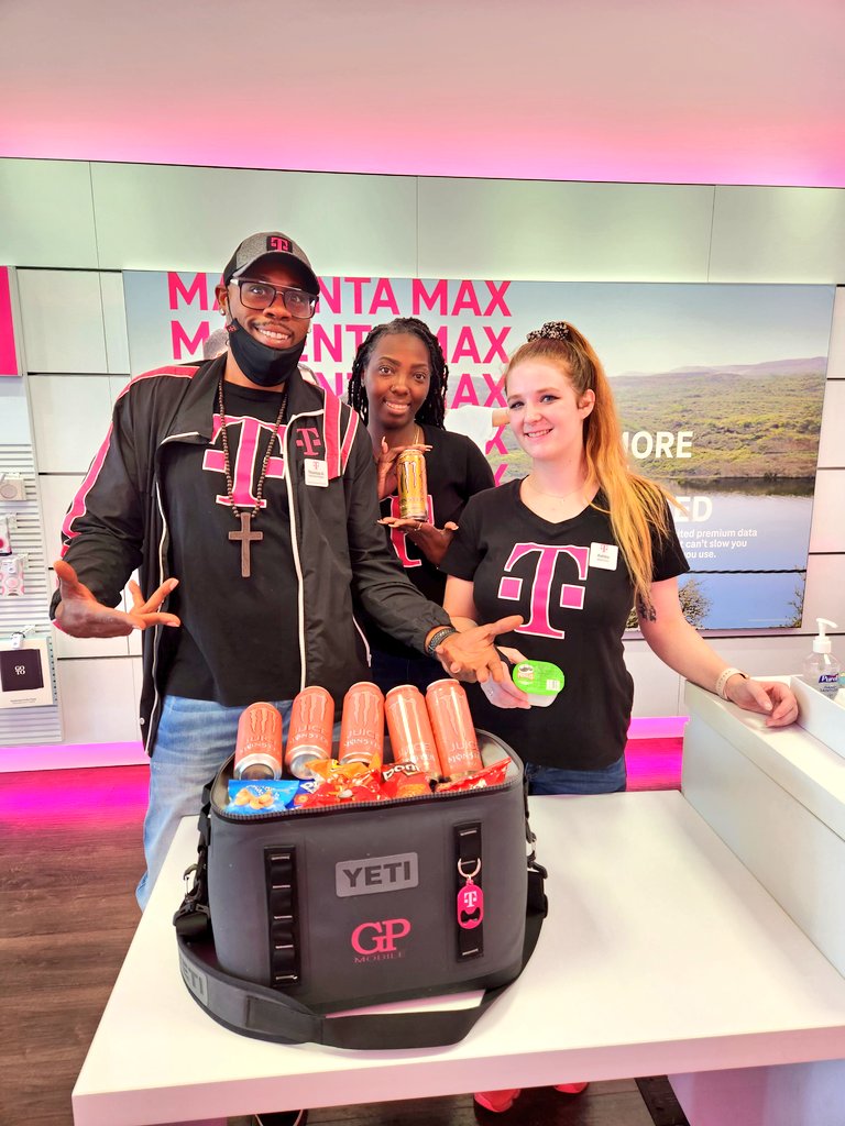 dustinknapp's tweet photo. Another #GPJUICEBOX successfully delivered! Thank you Thomas, Nicole, and Ashley for taking great care of our customers in Newberry! @mikaljordyn @GPMobilellc
#WinningTakesWork https://t.co/NV84c98kHm