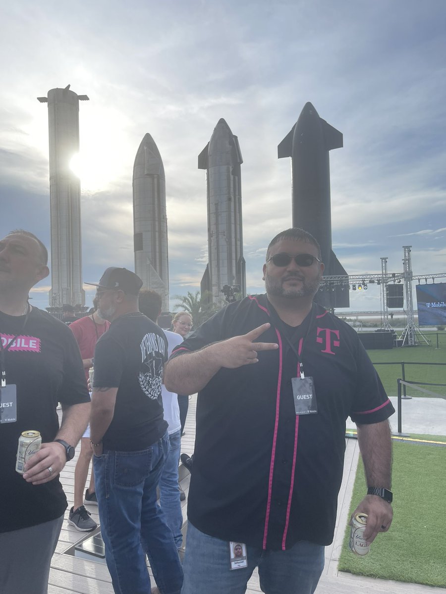 jahazielrios70's tweet photo. What an Epic Event !! @elonmusk @MikeSievert Thank you for Making a difference in this π & π΄ Mars (one day) #coverageaboveandbeyond #TMUS #wewontstop https://t.co/YpYTvYX0WV