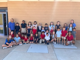 Trad_Bellair's tweet photo. 5th graders in Ms. Mullins' class were showing their leadership skills at The Traditional Academy at Bellair by helping their kindergarten buddies log into Amplify. #SoaringToExtraordinaryHeightsTogether @DVUSD https://t.co/6bPN2b8b7x