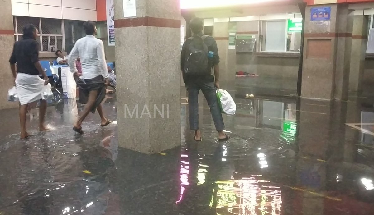 Erodian123's tweet photo. ஈரோட்டில் பெய்த கனமழையால் குளமாக மாறிய ரயில் நிலையம்.
#ஈரோடு #ரயில்நிலையம் #தென்னகரயில்வே #erode #erodejunction
@CollectorErode @SalemDRM @GMSRailway @RailwaySeva @TN_RailNews https://t.co/zcO4esgNNg